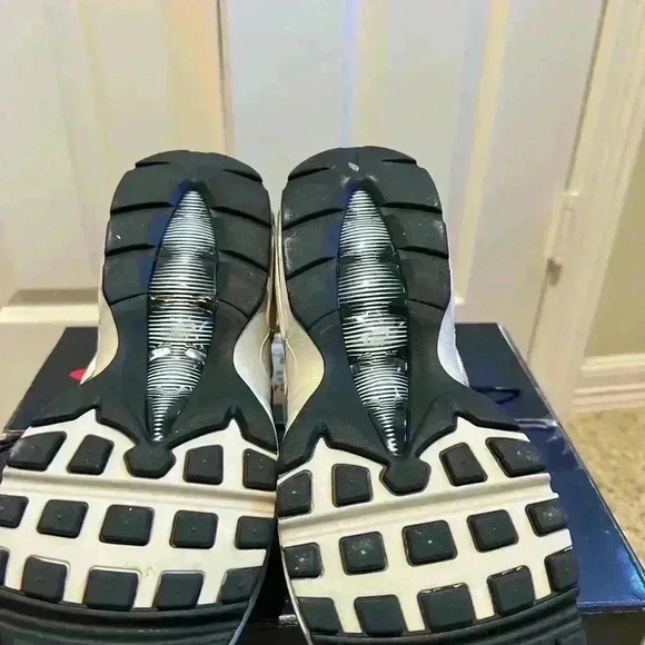 Nike Air Max Men’s 9. Like new condition - Picture 3 of 4